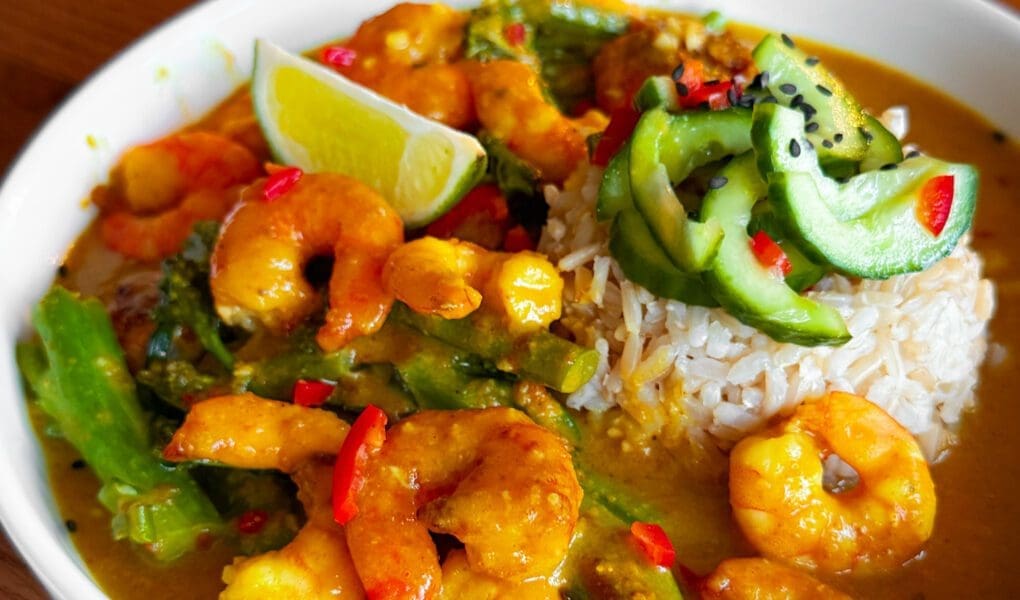 satay king prawn traybake with rice