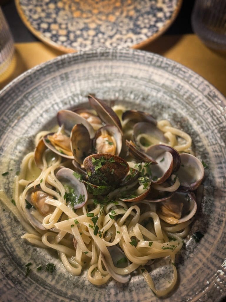Clam pasta with garlic and olive oil at Carnezzeria — where to eat in Ortigia for traditional seafood plates