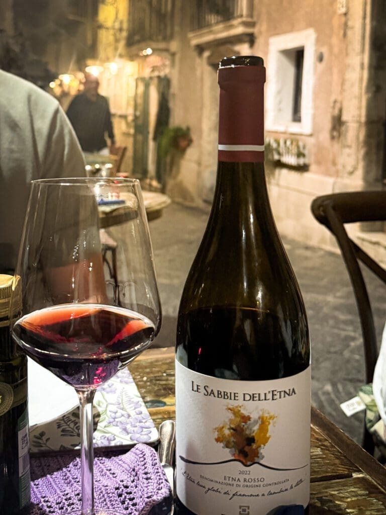 street scene at La Foglia — where to eat in Ortigia for traditional Sicilian cooking