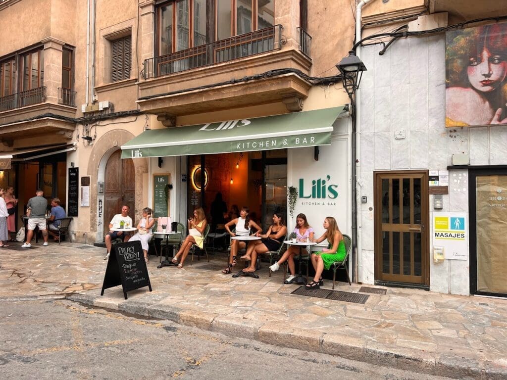 Lili’s in Palma – cocktails, flatbread, and relaxed vibes before dinner in the city