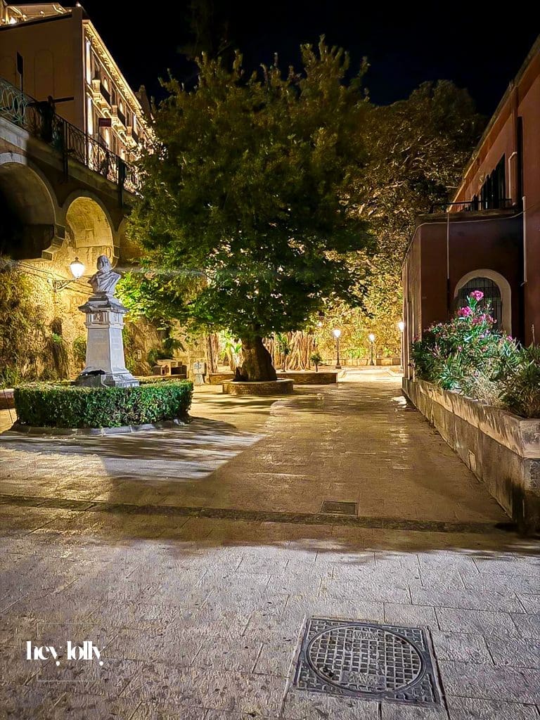 Narrow cobbled street in Ortigia