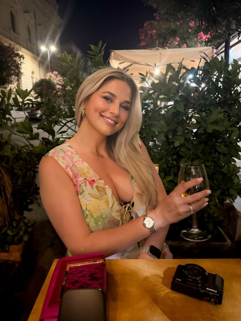 Candlelit courtyard — where to eat in Ortigia