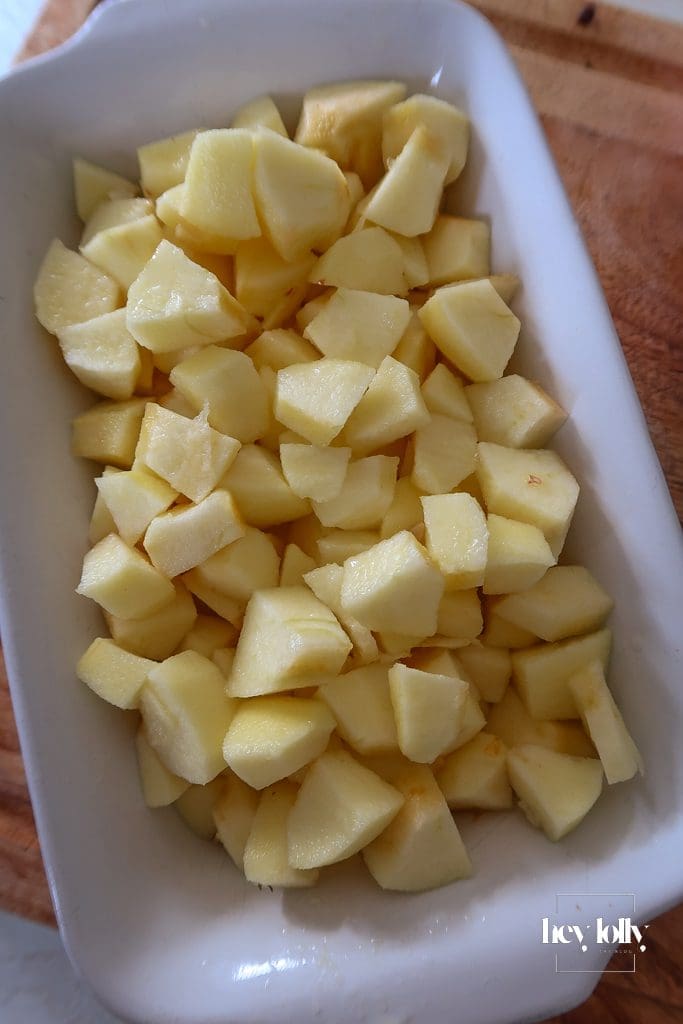Peeled and chopped Gala apples with lemon juice ready for the pan.