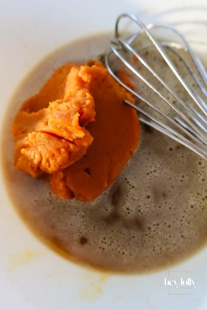 Thick pumpkin purée with vanilla and maple for Pumpkin, Maple & Pecan Muffins,