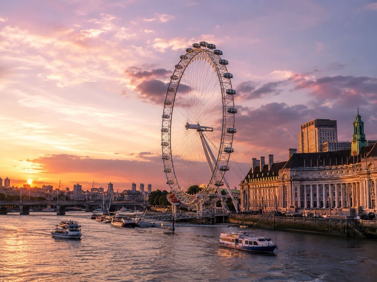 London skyline at golden hour for the best London tours guide