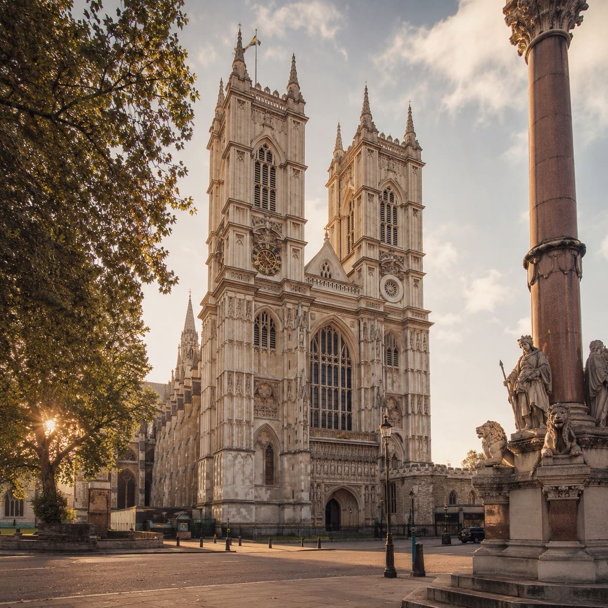 Westminster Abbey in London, a royal history tour for first-time visitors